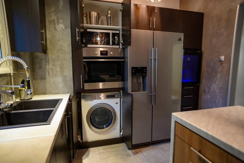 Metropolitan Prestigious 2 Bedroom Luxury Apartment *
