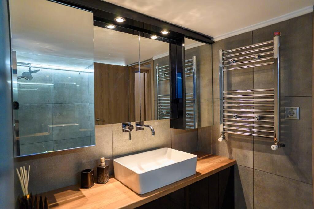 Metropolitan Prestigious 2 Bedroom Luxury Apartment Athen